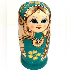 Russian Nesting Doll Matryoshka Vintage Had Painted Luxury Decor 5 pieces 1984